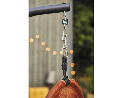 Aufhängung einer Hängeschaukel mit Feder und Kette