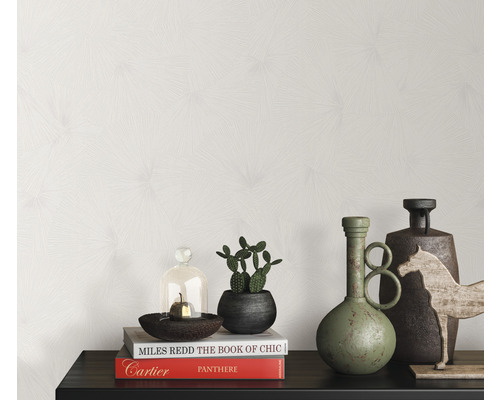 Papier peint avec motif abstrait sur un mur avec des éléments décoratifs