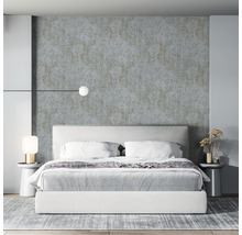 Chambre à coucher avec lit, tables de chevet et papier peint texturé