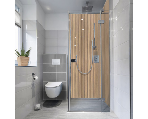 Duschrückwand-Folie mySpotti Fresh Lärche 210 x 100 cm Badezimmer mit Dusche, Toilette und Fenster