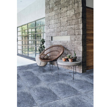 Espace extérieur avec carreaux de sol, sièges et décoration