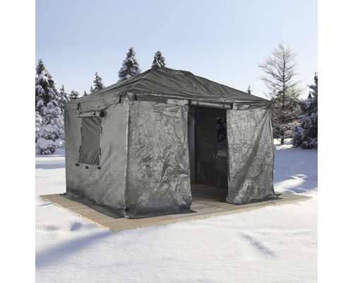 Tente d''extérieur grise avec fenêtre et plancher en bois en hiver