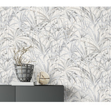 Papier peint à motif de palmiers dans un intérieur