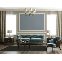 Wohnzimmer mit Sofa, Sessel, Tisch, Teppich und Dekoration