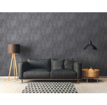 Wohnzimmer mit Sofa, Stehlampe, Hängelampe und Beistelltisch