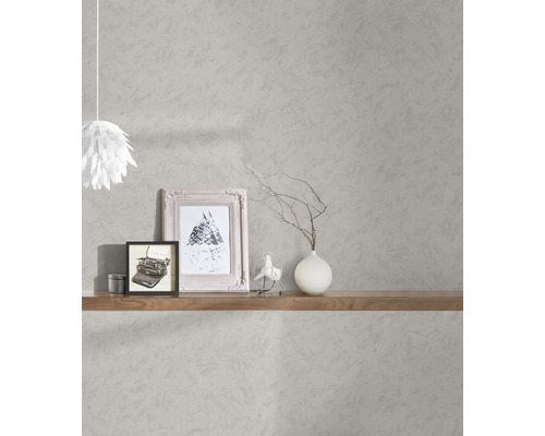 Décoration murale décorative avec papier peint, étagères et accessoires pour la maison.