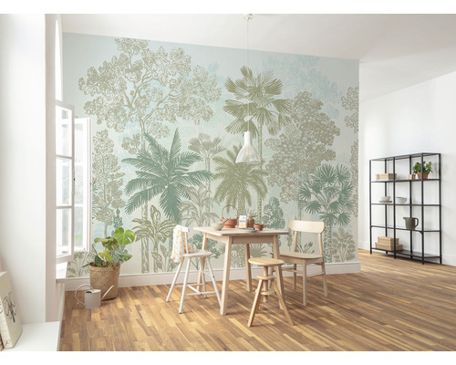 Pièce lumineuse avec papier peint mural à motif de forêt, table à manger et étagère