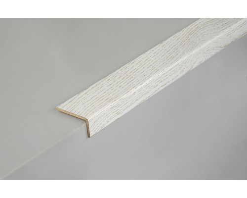 Plinthe avec structure en bois