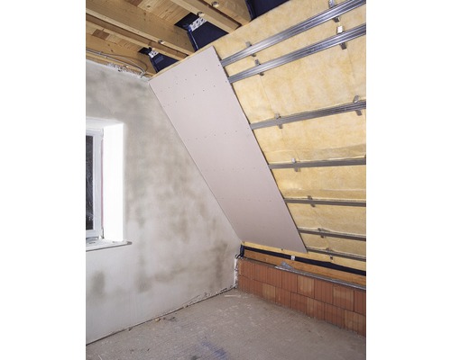 Dachausbau mit Dämmung, Metallprofilen und Gipskartonplatte