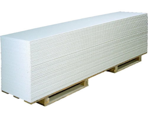 Stapel Gipskartonplatten auf einer Palette