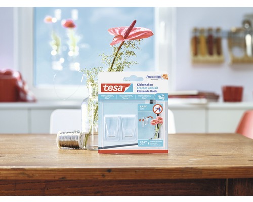 Tesa Powerstrips Klebehaken Verpackung auf einem Tisch