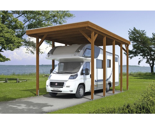 Wohnmobil unter einem hölzernen Carport