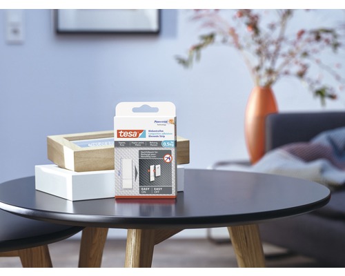 Bandes adhésives Tesa sur une table