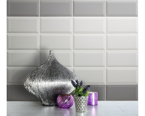 Wandgestaltung mit Metro Fliesen und Dekoration