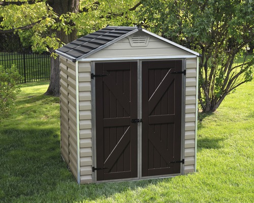 Abri de jardin en plastique avec double porte dans le jardin
