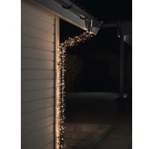 Gouttière illuminée avec guirlande lumineuse à l''extérieur