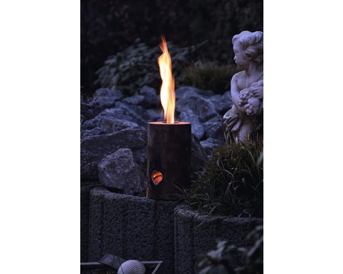 Gartenfackel aus Holz mit Flamme