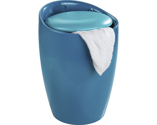 Blauer Wäschekorb mit Deckel und Handtuch