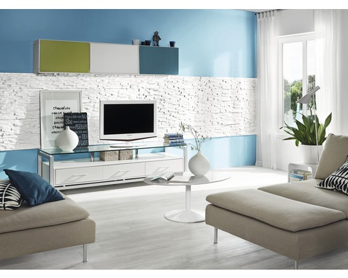 Wohnzimmer mit TV, Couch und weißen Möbeln in modernem Design