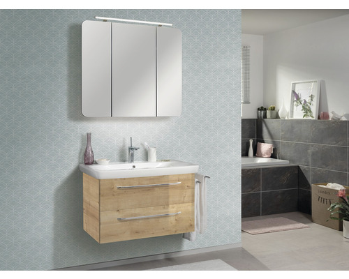 Salle de bains avec lavabo, armoire de toilette et meuble sous-lavabo à deux tiroirs