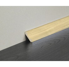 Plinthe en bois sur mur et sol