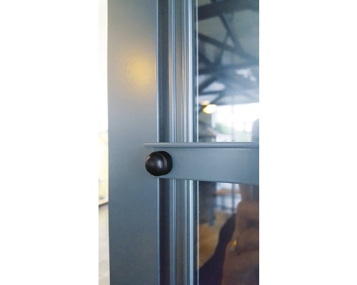 Detailansicht einer Innentür mit Griff