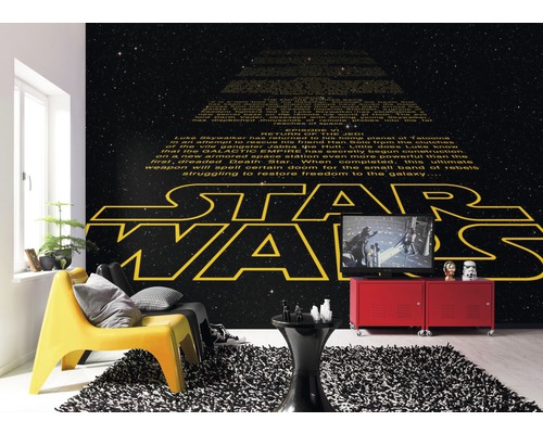 Wohnzimmer mit Star Wars Motivtapete, gelbem Sessel und rotem Schrank