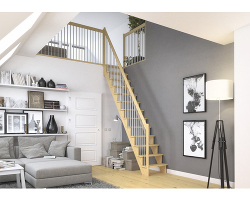 Escalier en bois clair avec rampe dans un espace de vie moderne.