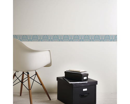 Décoration murale avec bordure, chaise et boîtes de rangement