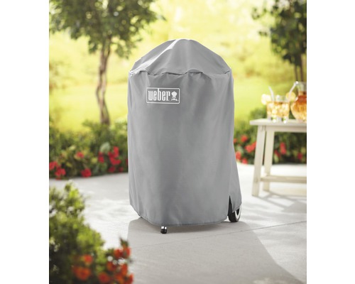 Logo Weber sur une housse de protection de barbecue grise
