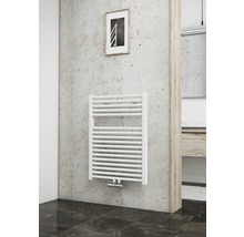 Weißer Handtuchwärmer an einer Badezimmerwand mit Bild