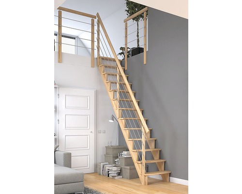 Escalier en bois avec rampe dans un espace de vie