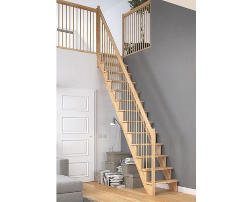 Holztreppe mit Geländer in einem hellen, modernen Raum