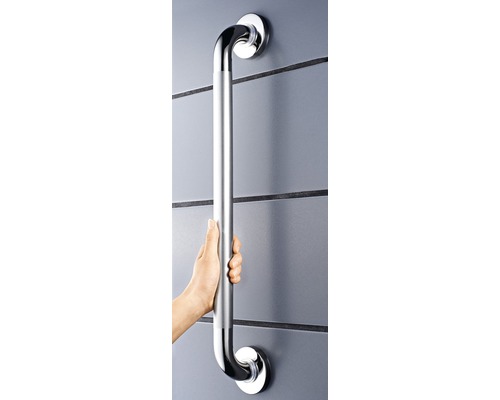 Haltegriff aus Edelstahl zur Wandmontage, gehalten von einer Hand