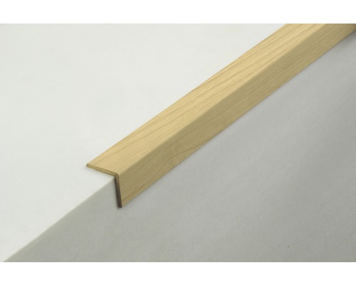 Holztreppenkantenprofil auf einer Treppe