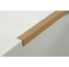 Holz Abschlussprofil auf weisser Oberfläche