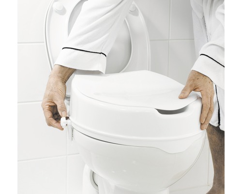 Rehausse-WC monté sur des toilettes