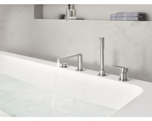 Baignoire îlot avec robinetterie et douchette