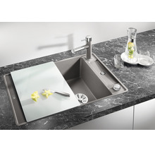 Évier de cuisine en matériau composite avec planche à découper, robinetterie et distributeur de savon