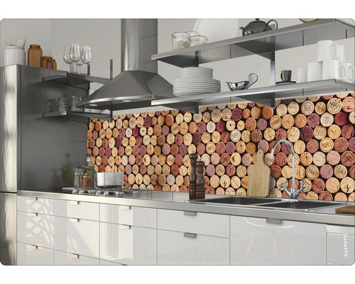 Küchenrückwand mit Korkmuster in moderner Küche.