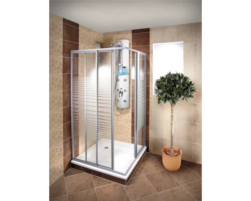 Cabine de douche d''angle avec panneau de douche dans une salle de bains carrelée