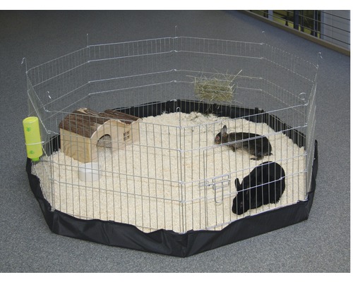 Parc d''éveil pour petits animaux avec deux lapins, cabane en bois, foin et gourde