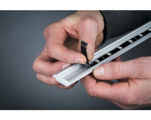 Installation d''une bande LED dans un profilé en aluminium