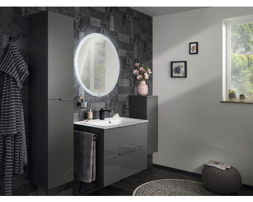 Salle de bain moderne avec meuble-lavabo, miroir et armoire de rangement pour une ambiance élégante