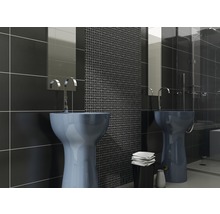 Modernes Badezimmer mit Waschtischen, Fliesen und Dusche