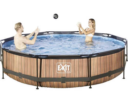 Piscine hors sol aspect bois et personnes jouant