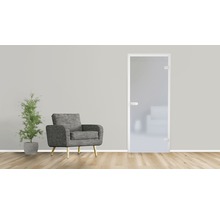 Raumszene mit Glastür, Sessel und Topfpflanze