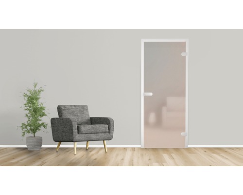 Szene mit Innentür aus Glas, Sessel und Topfpflanze in einem hellen Raum.