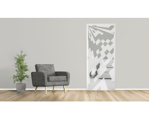 Zimmertür mit geometrischem Design im Interieur