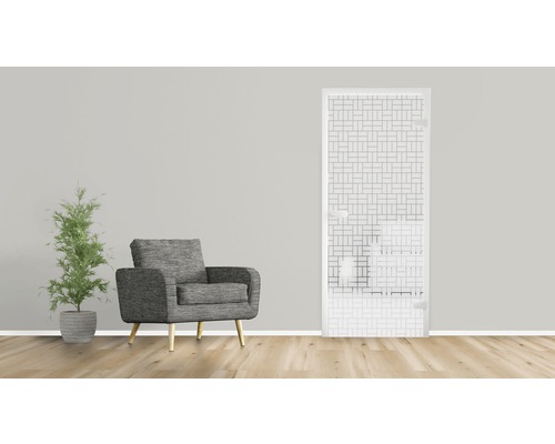 Pièce lumineuse avec fauteuil, plante et porte en verre avec motif rectangulaire